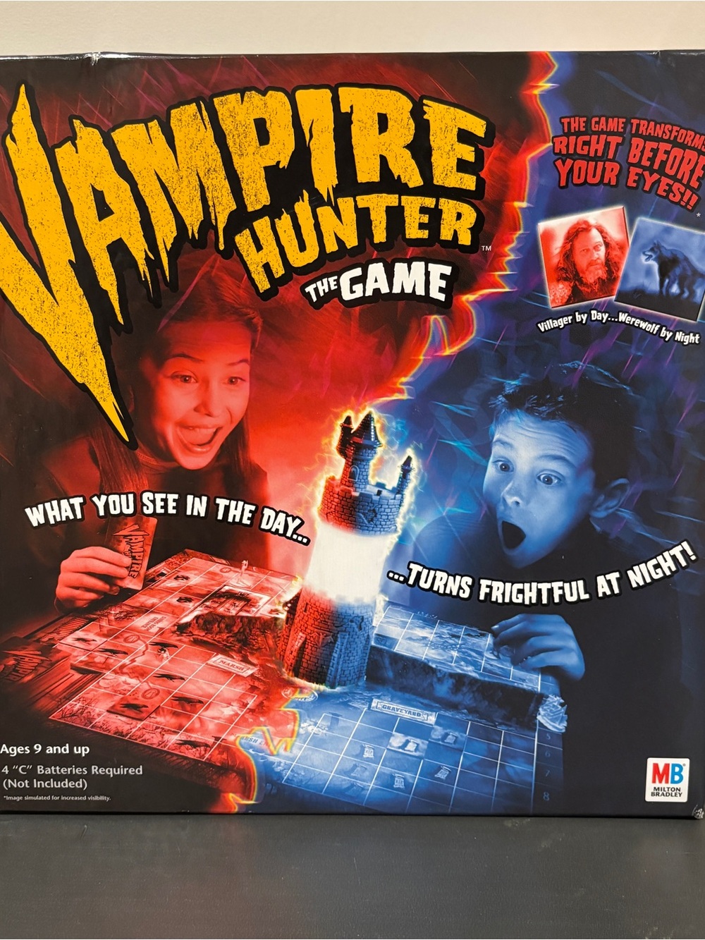 Hasbro Vampire Hunter The Game in Red and Blue